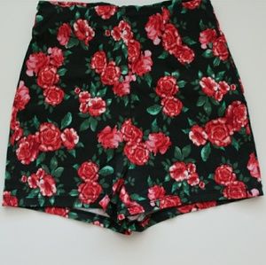 Floral high waisted shorts 🌸